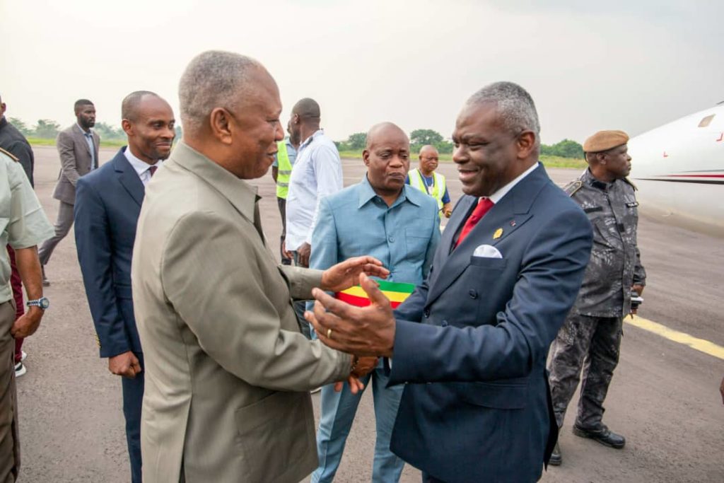 Dans le cadre des festivités marquant le 70ème anniversaire du Séminaire  Saint Pie X, le Premier Ministre, Chef du Gouvernement Anatole Collinet MAKOSSO est arrivé à Makoua dans le Département de la Cuvette