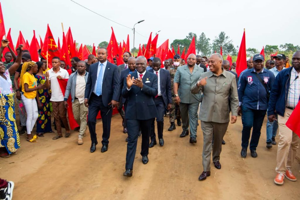 Dans le cadre des festivités marquant le 70ème anniversaire du Séminaire  Saint Pie X, le Premier Ministre, Chef du Gouvernement Anatole Collinet MAKOSSO est arrivé à Makoua dans le Département de la Cuvette