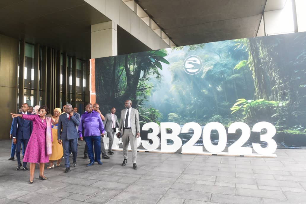 A J-2 de l'ouverture du Sommet des 3 Bassins, le Premier Ministre, Chef du Gouvernement Anatole Collinet MAKOSSO a visité les installations d'accueil à l'aéroport Maya Maya