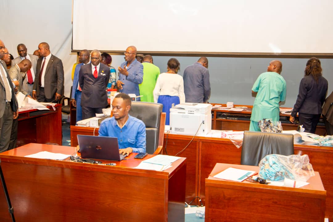  le Premier Ministre, Chef du Gouvernement Anatole Collinet MAKOSSO a effectué une visite surprise dans l'auditorium du Ministère des Affaires Étrangères