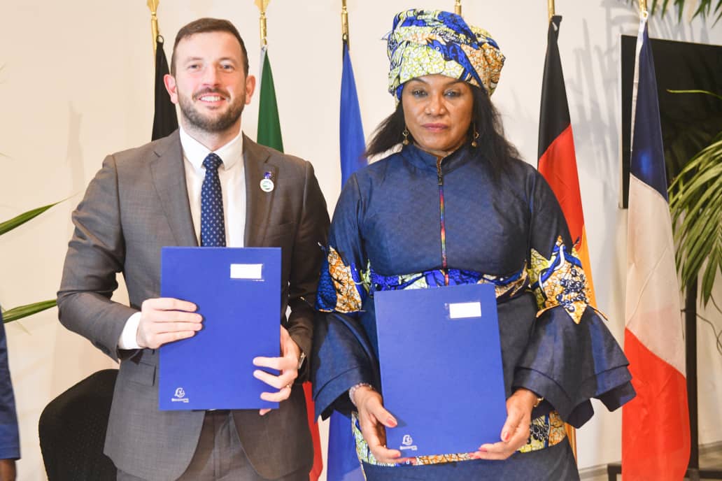 Anatole Collinet MAKOSSO a présidé la cérémonie de signature de la feuille de route du partenariat sur les forêts entre la République du Congo et l'Union Européenne. 
