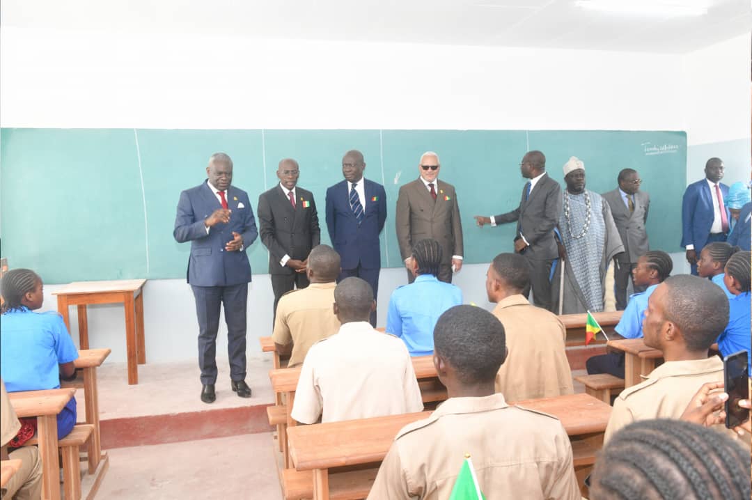 Le Premier Ministre, Chef du Gouvernement Anatole Collinet MAKOSSO a inauguré le lycée de Siafoumou dans l’arrondissement Mongo Poukou à Pointe-Noire,