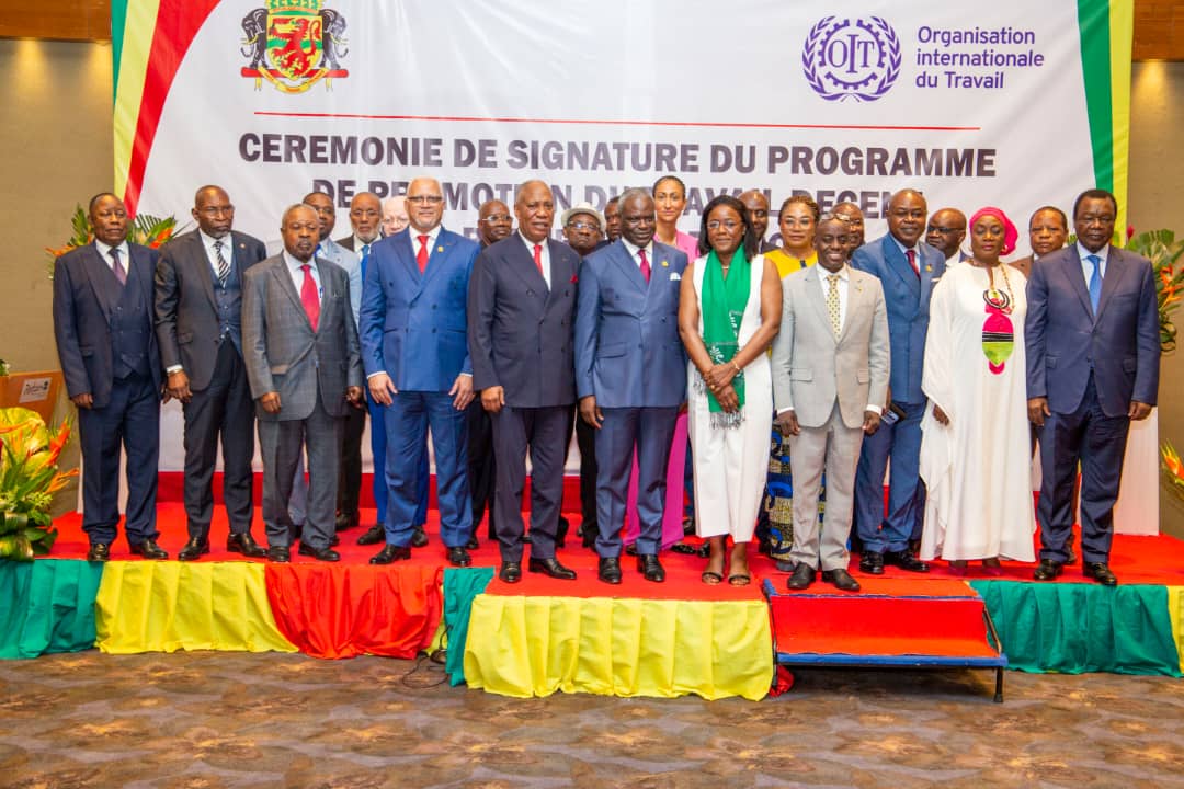 Le Premier Ministre, Chef du Gouvernement Anatole Collinet MAKOSSO a présidé la cérémonie de signature du Programme de Promotion du Travail Décent ( PPTD 2023-2026) en République du Congo.
