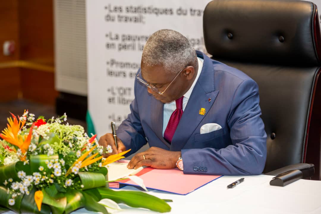 Le Premier Ministre, Chef du Gouvernement Anatole Collinet MAKOSSO a présidé la cérémonie de signature du Programme de Promotion du Travail Décent ( PPTD 2023-2026) en République du Congo.
