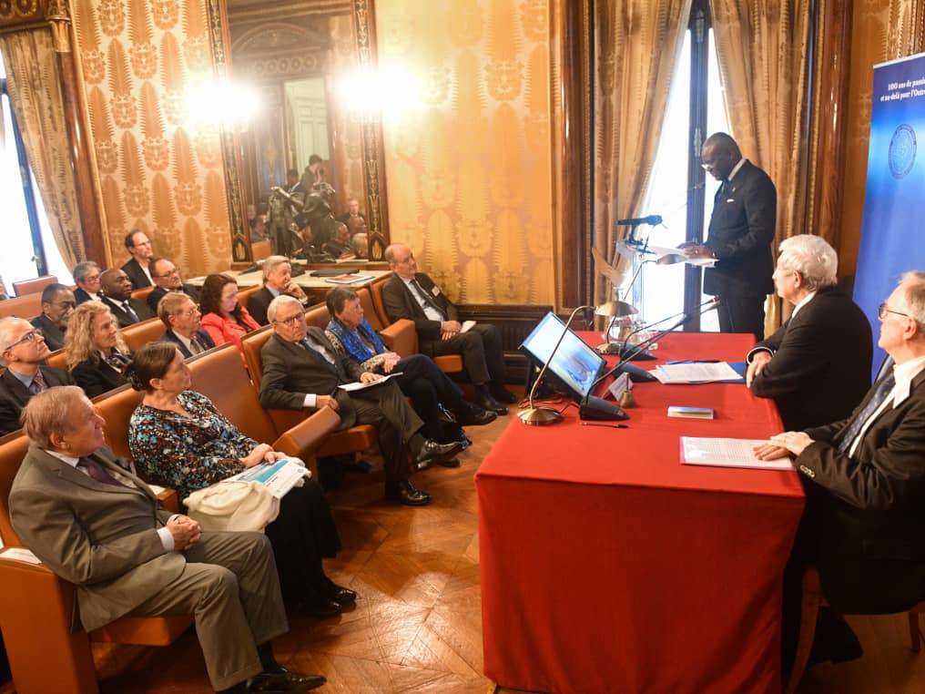  le Premier Ministre, Chef du Gouvernement Anatole Collinet MAKOSSO a pris part à l'hommage re du par l'Académie des Sciences d'outre-mer à Henri LOPES,