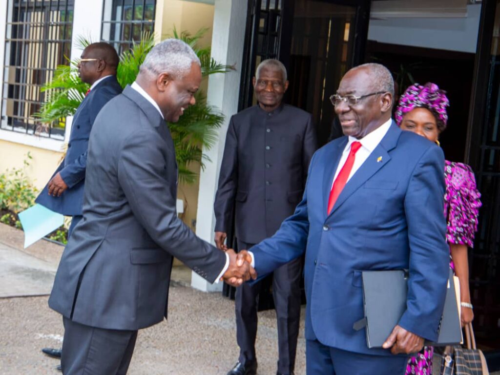 Conduits par Théophile ADOUA, les membres dudit groupe ont échangé avec le Premier Ministre et Président de la majorité parlementaire Anatole Collinet MAKOSSO.