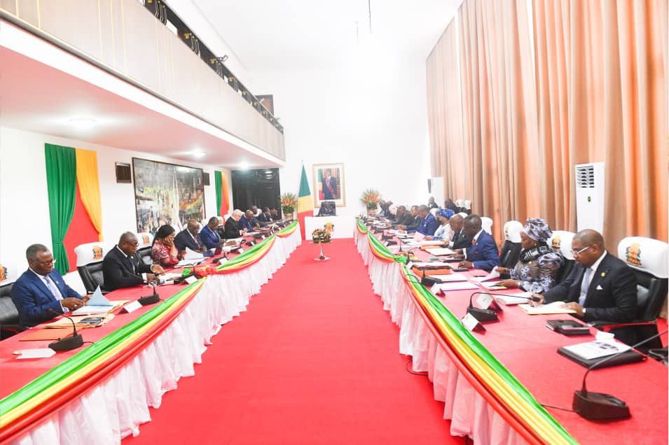 le Premier Ministre, Chef du Gouvernement Anatole Collinet MAKOSSO a présidé la réunion du Conseil de Cabinet