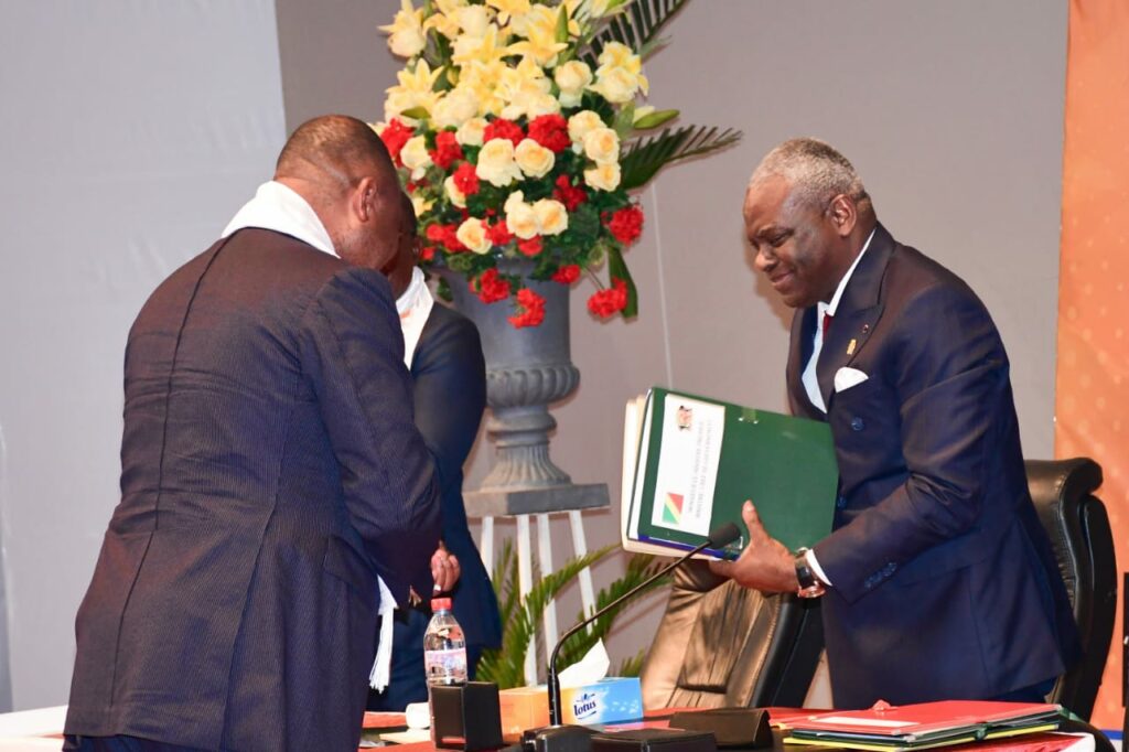Le Premier Ministre, Chef du Gouvernement Anatole Collinet Makosso, a présidé  la cérémonie de clôture des Assises Nationales des États Généraux de l'Éducation nationale, de la formation et de la recherche