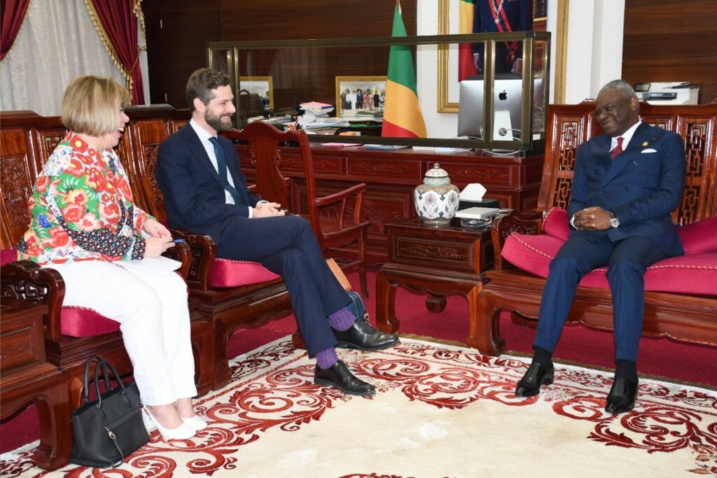 Le Premier Ministre, chef du Gouvernement Anatole Collinet MAKOSSO a accordé une audience au Sous-directeur Afrique centrale du ministère français de l'Europe et des Affaires étrangères, Quentin TIESSEIRE