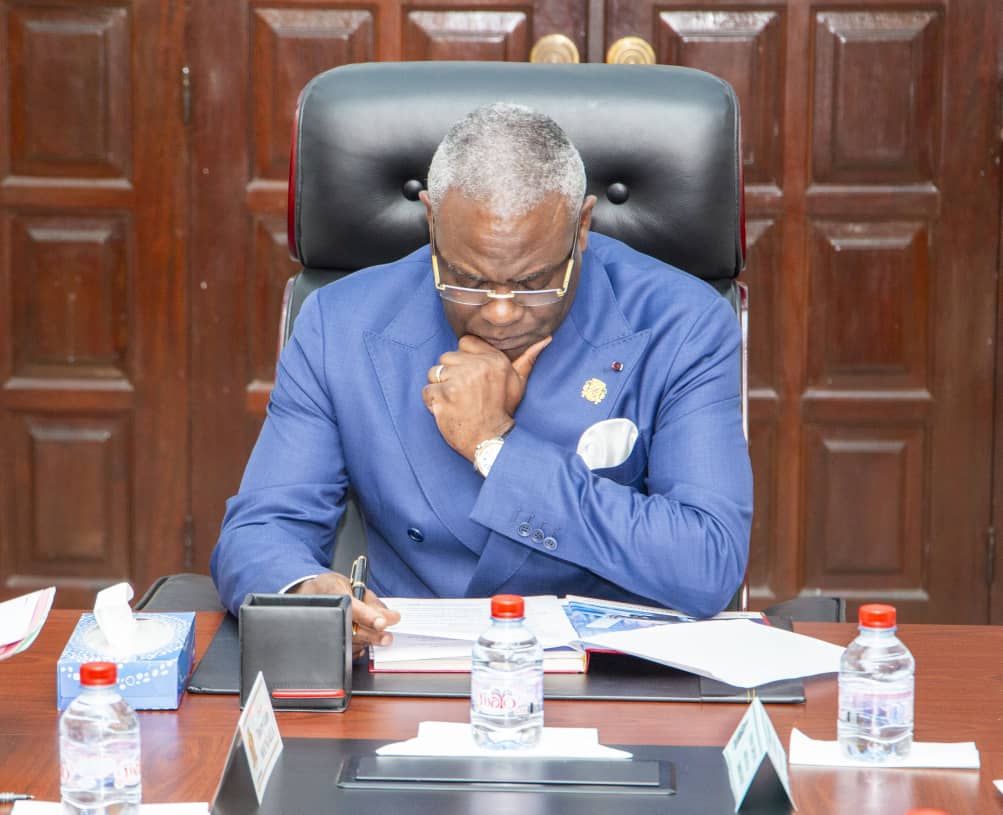 Anatole Collinet MAKOSSO a présidé une séance de travail avec le bureau du Syndicat Libre des Agents de la Communication du Congo ( SYLACC).