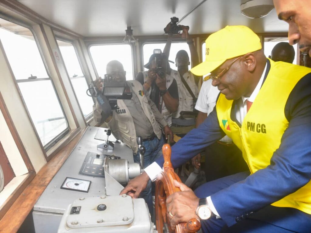 Le Premier Ministre, Chef du Gouvernement Anatole Collinet Makosso a assisté au départ du convoi humanitaire destiné à venir en aide aux victimes des inondations dans la partie septentrionale du Congo.