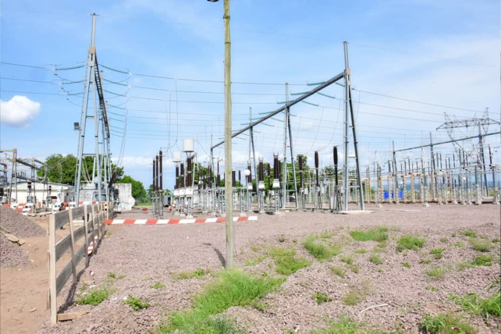 le Premier Ministre, chef du Gouvernement Anatole Collinet MAKOSSO a visité les installations de la direction départementale de La Congolaise des eaux, et de Énergie Électrique du Congo