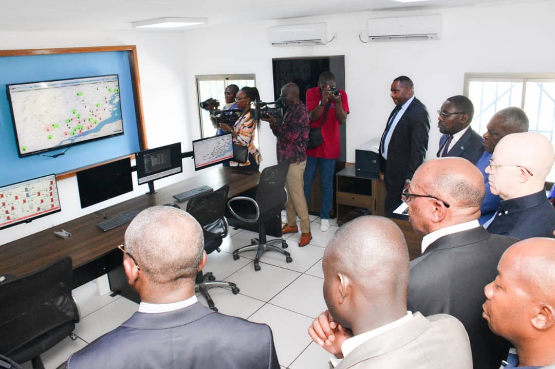 le Premier Ministre, chef du Gouvernement Anatole Collinet MAKOSSO a visité les installations de la direction départementale de La Congolaise des eaux, et de Énergie Électrique du Congo
