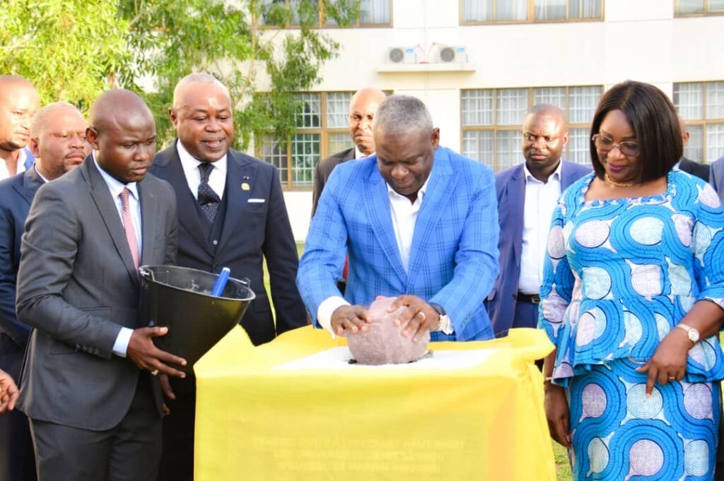 Anatole Collinet MAKOSSO, a présidé la cérémonie officielle de lancement des connectivités à haut débit à Internet et de l'installation de points d'accès Wi-Fi 