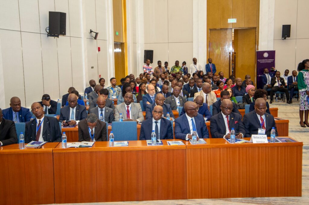 Le Premier Ministre, Chef du Gouvernement Anatole Collinet MAKOSSO, Membre Associé de L’Académie des Sciences d’Outre-Mer a donné le clap de fin du colloque international sur le thème  la Chine et l’Afrique.