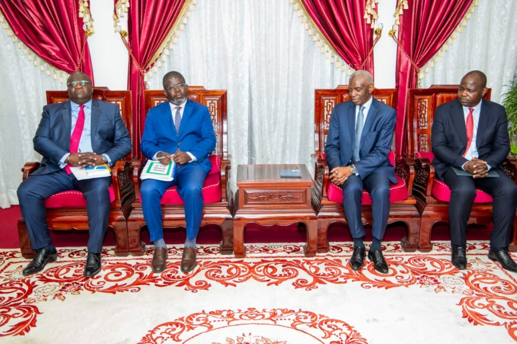 M. Michel DJOMBO, Président de l’Union Patronale et Interprofessionnelle du Congo (UNICONGO) a été reçu en audience par le Premier Ministre, Chef du Gouvernement.