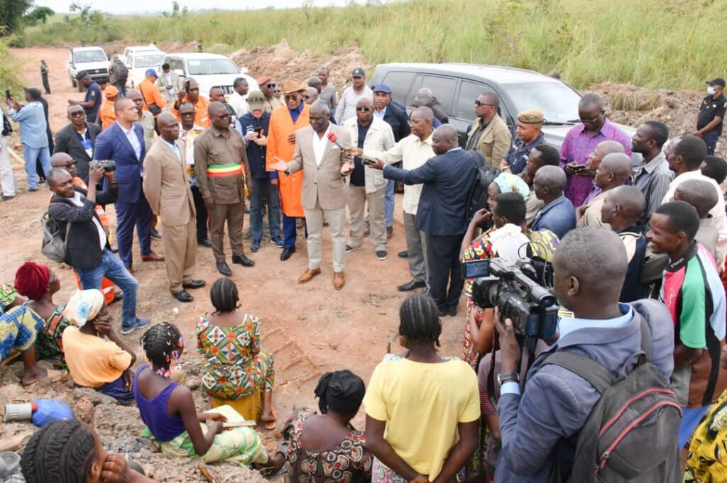Les localités de Louila, Aubeville( village Mboma), Loudima( village Soulou) et Massangui( district de Yamba), dans les Départements du Pool, et de la Bouenza, visitées en un jour par le Premier Ministre, Chef du Gouvernement Anatole Collinet MAKOSSO. 