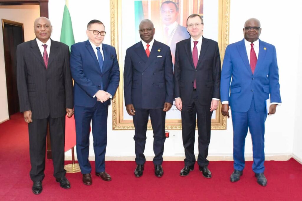 Le Premier Ministre Chef du Gouvernement Anatole Collinet MAKOSSO a reçu en audience M Nicolay SPRASSKY  Premier Vice Président de ROSATOM 
