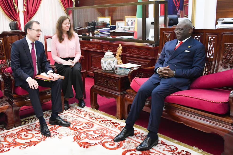Le Premier Ministre Chef du Gouvernement Anatole Collinet MAKOSSO a reçu en audience M Nicolay SPRASSKY Premier Vice Président de ROSATOM
