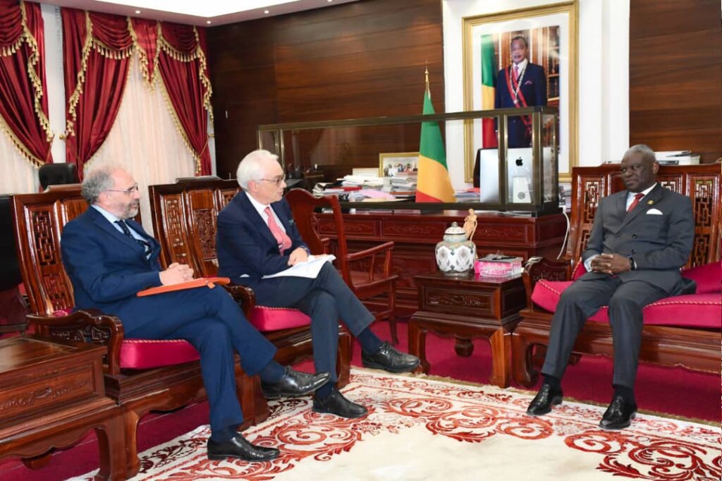 Le Premier Ministre, Chef du Gouvernement Anatole Collinet MAKOSSO a accordé une audience à une délégation italienne venue au Congo dans le cadre du Plan Mattei