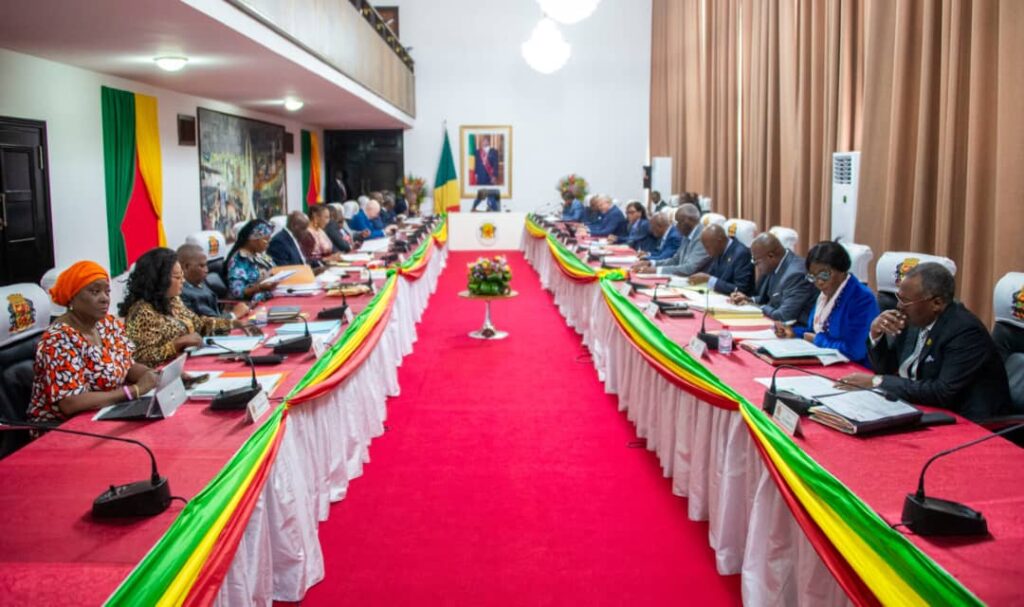 Le Premier Ministre, Chef du Gouvernement, Anatole Collinet MAKOSSO a présidé ce lundi 28 octobre 2024 la réunion du Conseil de Cabinet a