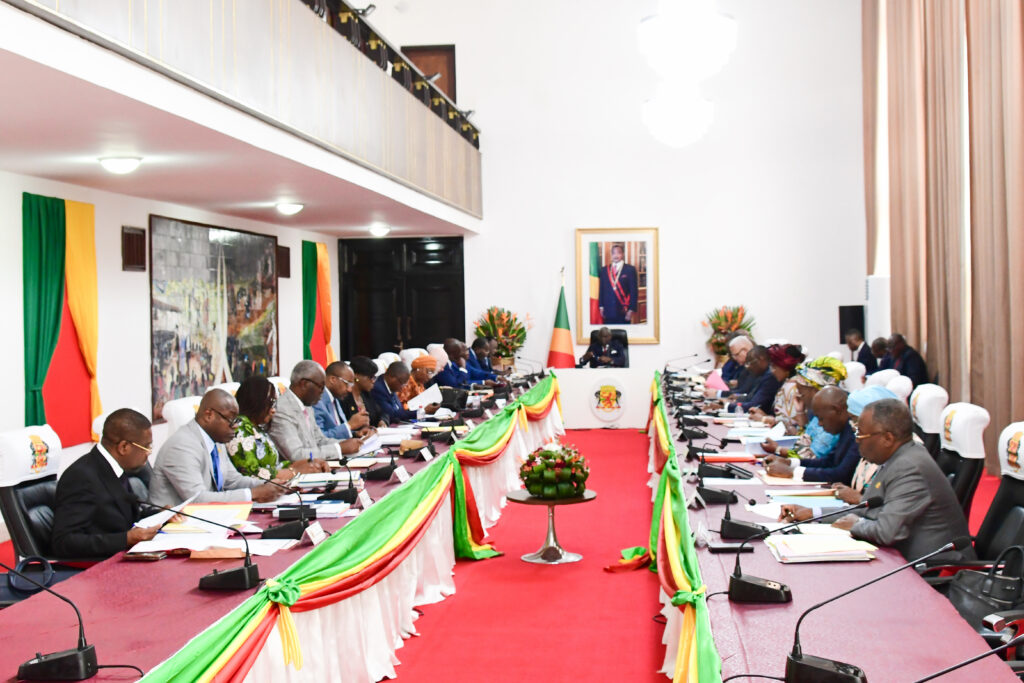 Le Premier Ministre, Chef du Gouvernement Anatole Collinet MAKOSSO a présidé ce jeudi 27 mars 2025, à 10 heures, au Palais des Congrès, la réunion du Conseil de Cabinet.