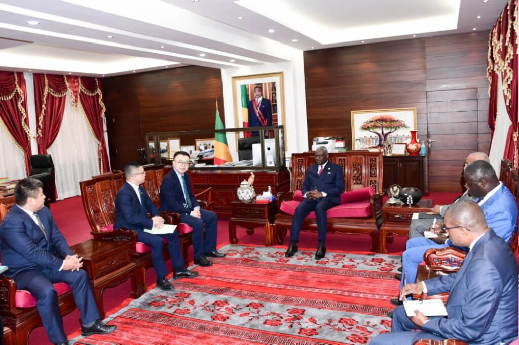 Le Premier Ministre, Chef du Gouvernement a accordé une audience à une délégation de la Société Nouvelle des Cimenteries du Congo (SONOCC)