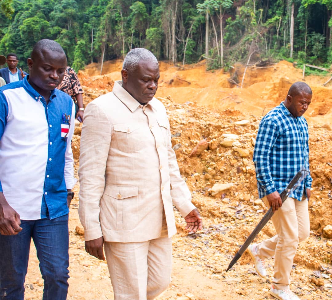 le Premier Ministre Anatole Collinet MAKOSSO est descendu sur les lieux la réserve de biosphère de Dimonika (1)