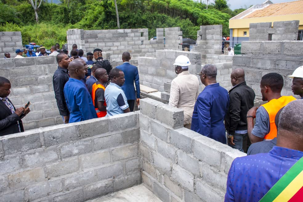 le Premier ministre s’est rendu à Mvouti pour évaluer l’état d’avancement du futur hôpital de base, 
