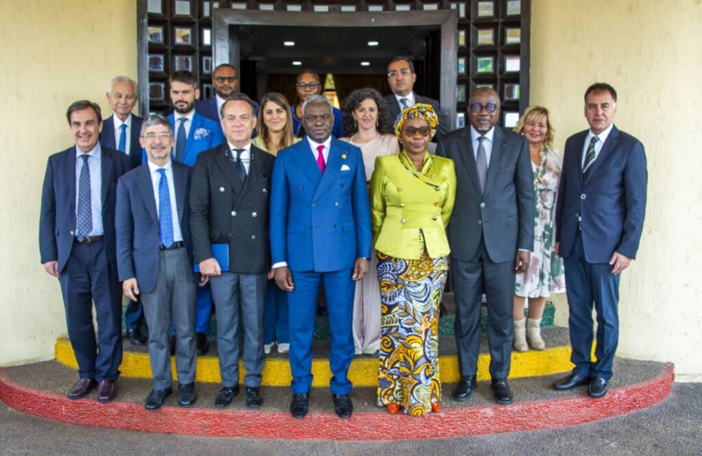 Anatole Collinet MAKOSSO, a reçu en audience, la délégation italienne en séjour au Congo