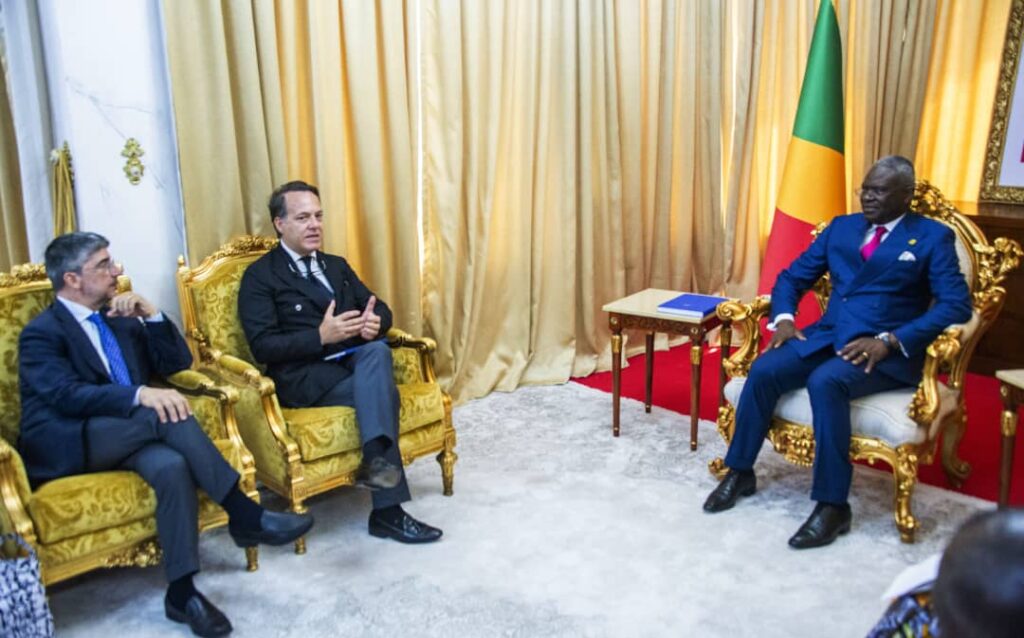 Anatole Collinet MAKOSSO, a reçu en audience, la délégation italienne en séjour au Congo