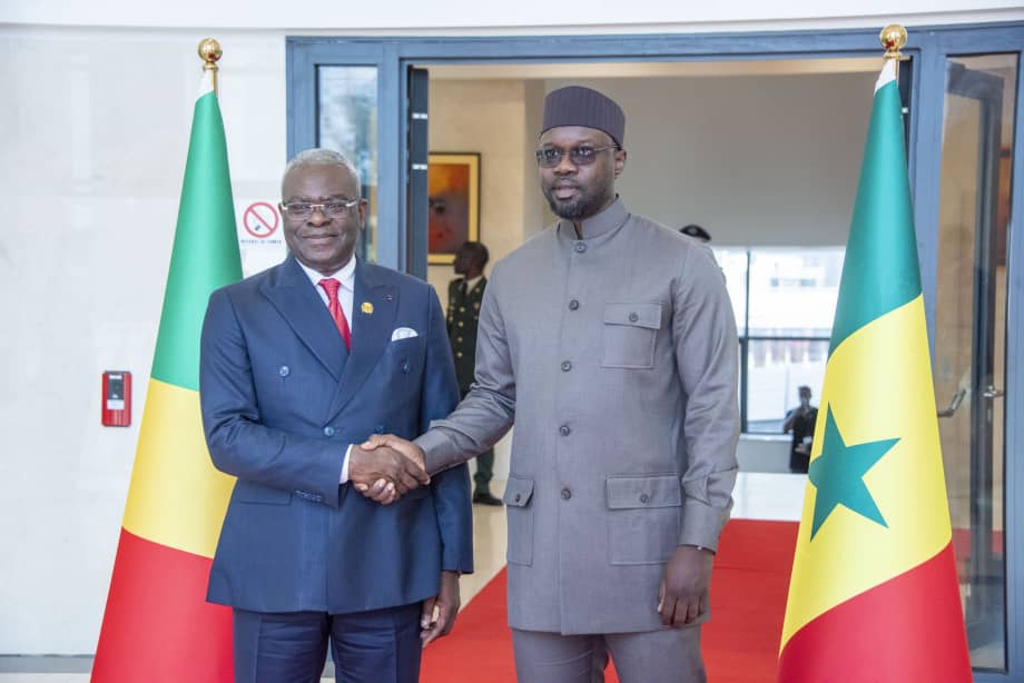 tête-à-tête s’est tenu à Dakar entre les Premiers Ministres du Sénégal, Ousmane Sonko, et de la République du Congo, Anatole Collinet Makosso