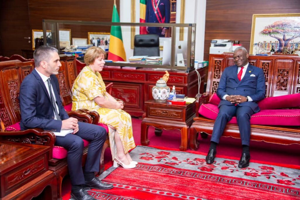 Anatole Collinet MAKOSSO s’est entretenu avec S.E.Mme Claire Bodonyi, Ambassadrice de France au Congo