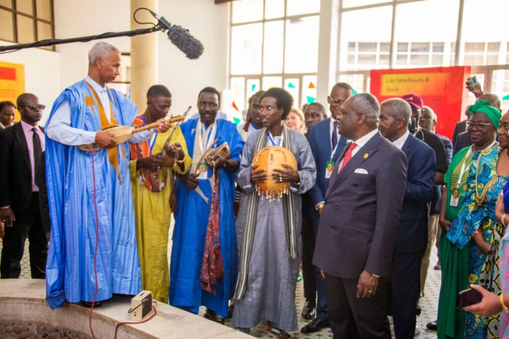 Anatole Collinet Makosso lance le Symposium culturel du FESPAM 2025 à Brazzaville