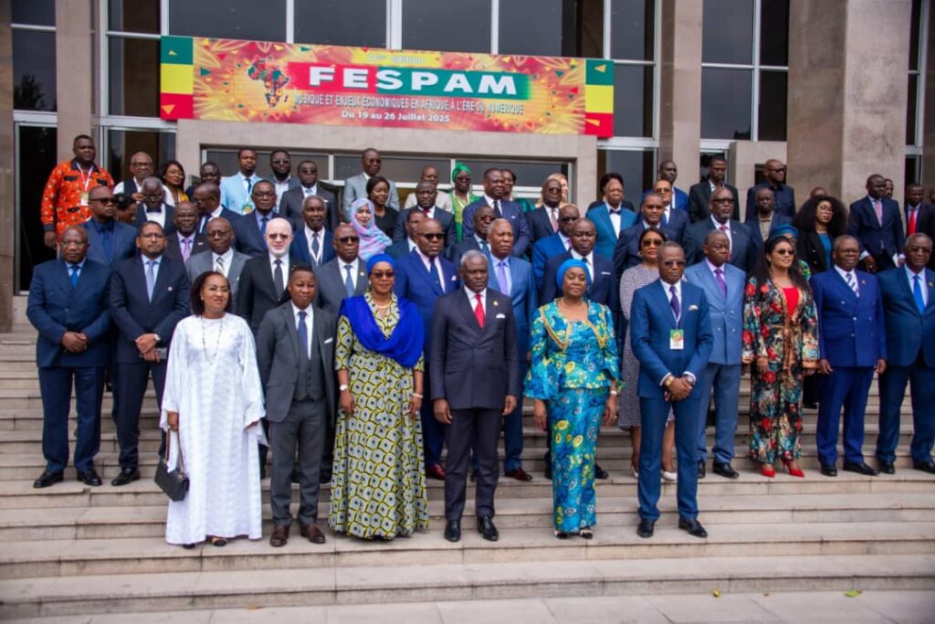 Anatole Collinet Makosso lance le Symposium culturel du FESPAM 2025 à Brazzaville