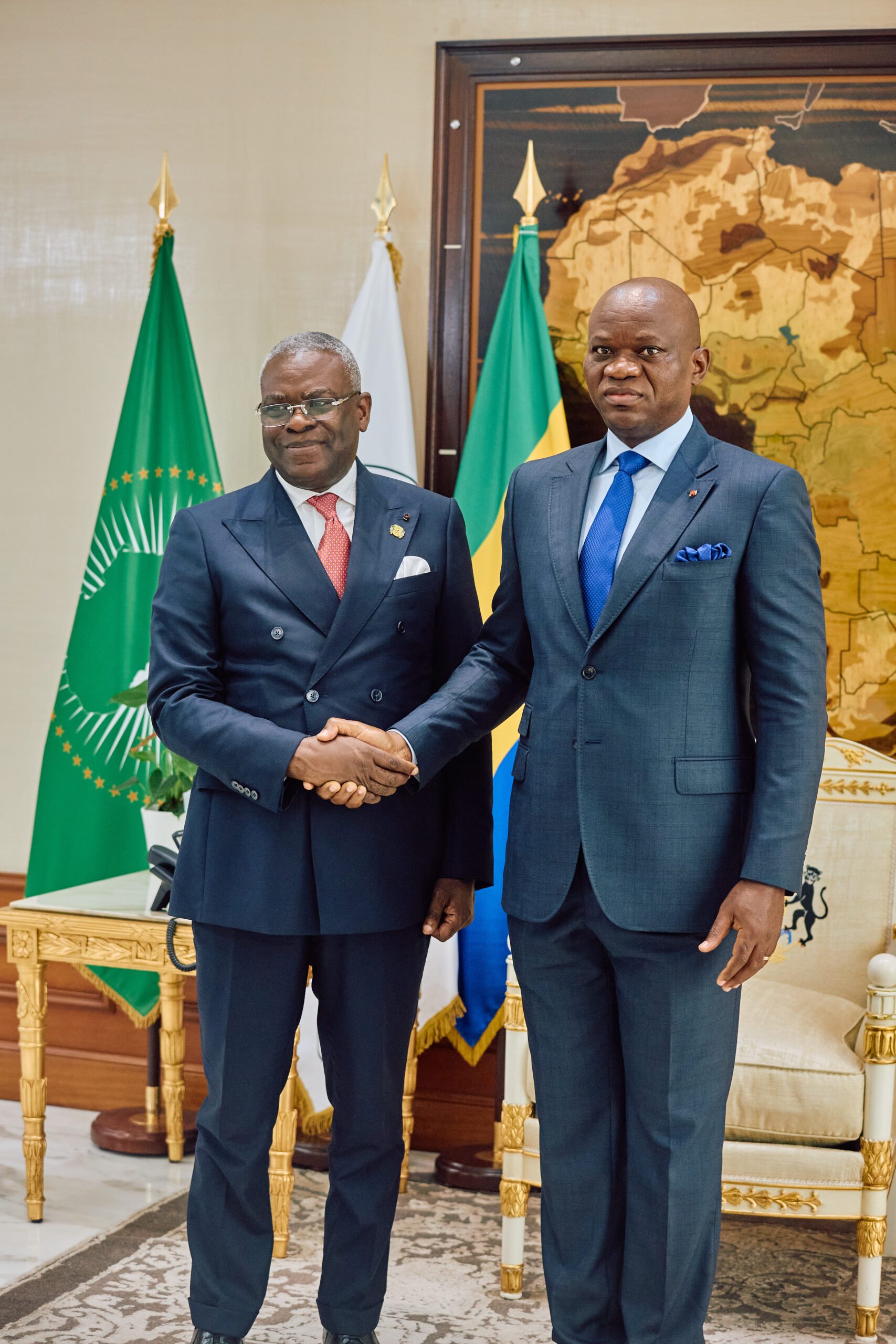 Le Premier Ministre, Chef du Gouvernement reçu au palais RÉNOVATION de Libreville au Gabon.