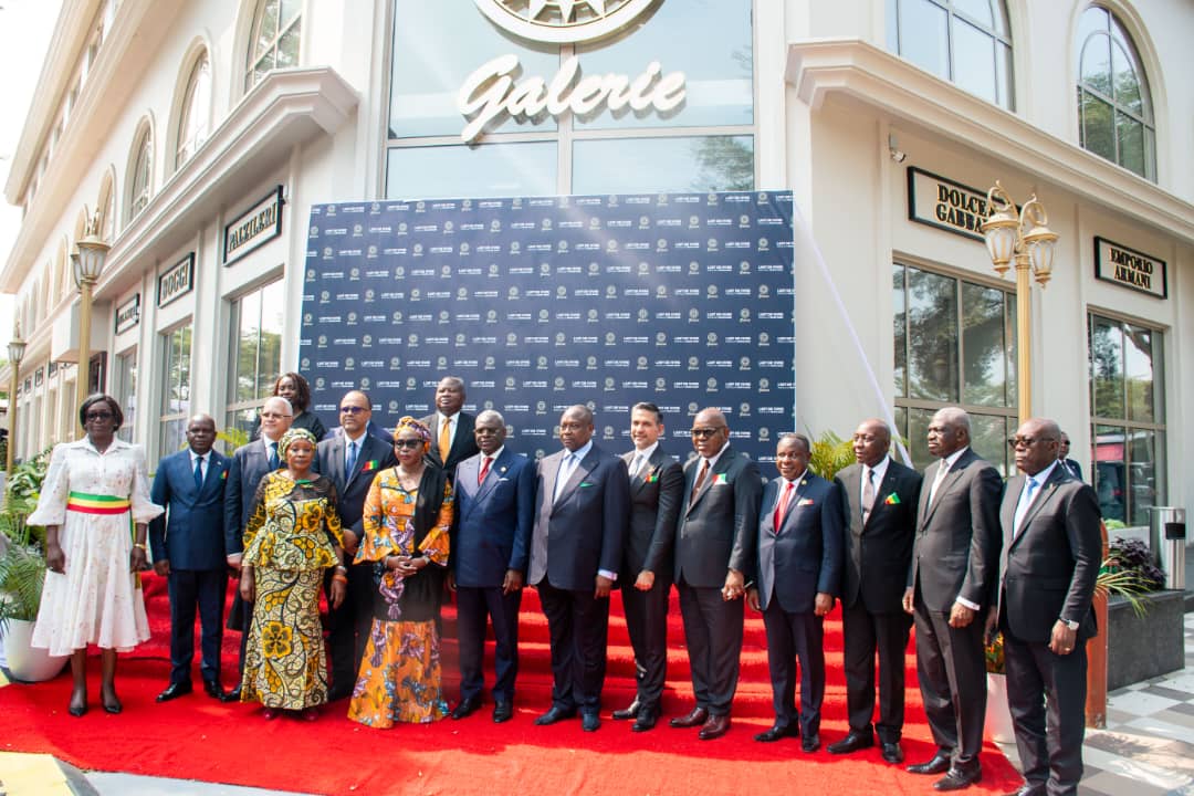 Le Premier ministre, Chef du Gouvernement, Anatole Collinet Makosso, a inauguré ce mardi à Pointe-Noire K Galerie, un centre commercial moderne construit par le groupe Kennys.