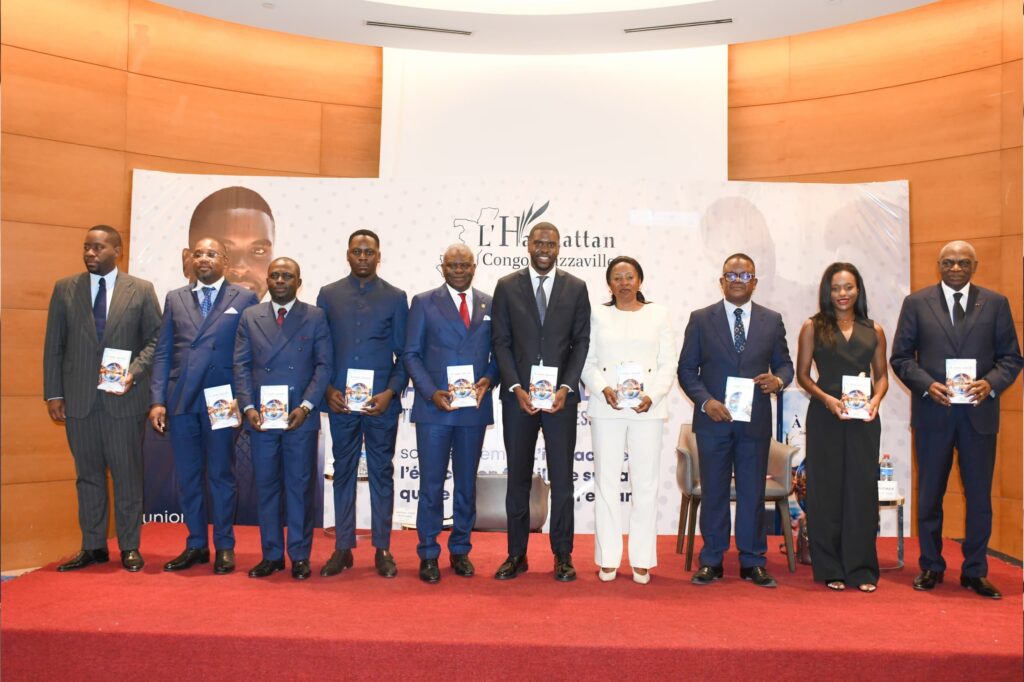 Le Premier ministre, Chef du Gouvernement, Anatole Collinet Makosso, a pris part à la cérémonie de présentation de l’ouvrage À cœur ouvert, témoignage du fils d’un messager, signé par Junior Collinet Makosso