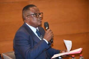 Le Premier ministre, Chef du Gouvernement, Anatole Collinet Makosso, a pris part à la cérémonie de présentation de l’ouvrage À cœur ouvert, témoignage du fils d’un messager, signé par Junior Collinet Makosso
