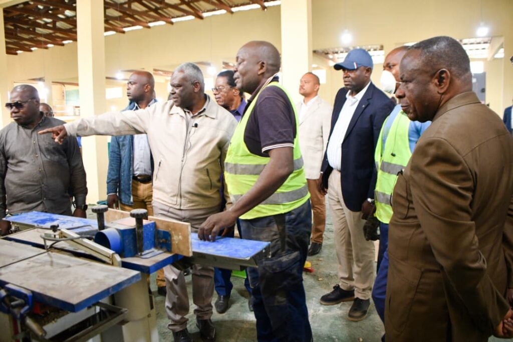 la visite du Premier Ministre, Chef du Gouvernement, au Centre d’insertion et de réinsertion sociale d’Aubeville, en prélude à la cérémonie officielle d’inauguration