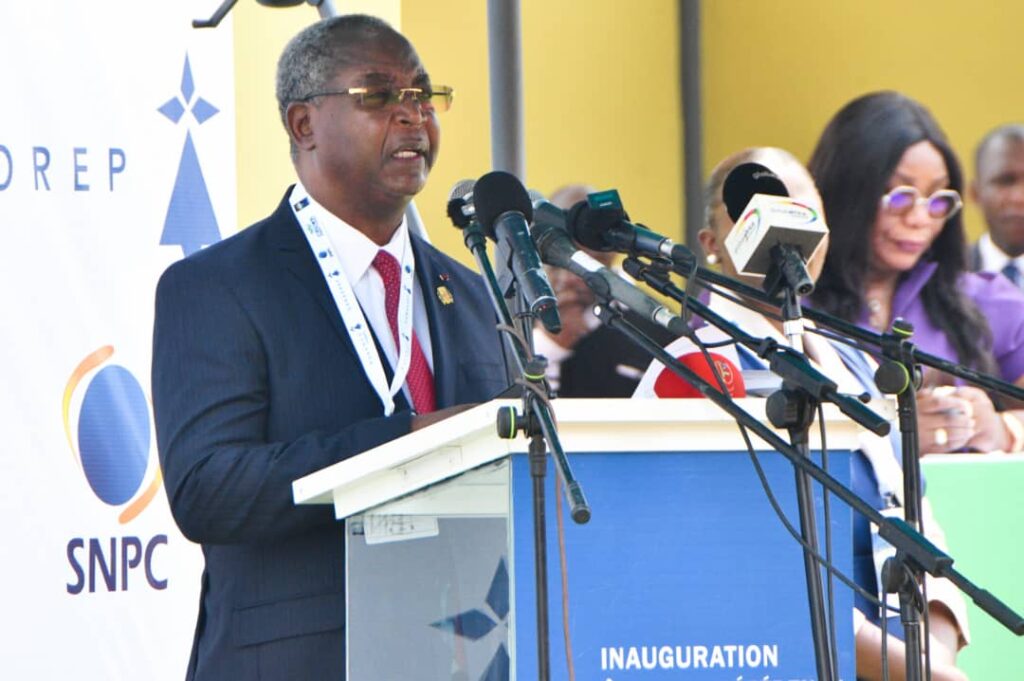 Le Premier Ministre, Chef du Gouvernement, Anatole Collinet MAKOSSO, a pris part, aux côtés du Président de la République, S.E.M Denis SASSOU-NGUESSO, à l’inauguration de l’hôpital de référence Ibara Mbembe d’Ollombo