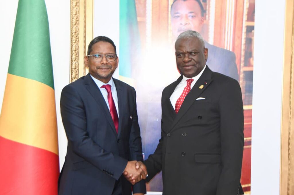 PND 2027-2031 : le Gouvernement et les Nations Unies renforcent leur coopération pour accompagner les priorités de développement du Congo ||
Le Premier Ministre, Chef du Gouvernement, Anatole Collinet Makosso a reçu en audience Abdourahamane Diallo, Coordonnateur résident des agences du système des Nations Unies au Congo.
Les échanges ont porté sur le renforcement de la coopération et l’accompagnement du Système des Nations Unies dans la préparation et la mise en œuvre du PND 2027-2031.
La rencontre a également permis d’aborder la mobilisation des financements du développement, notamment à travers les aides publiques au développement, de nouveaux partenariats et une implication accrue du secteur privé, afin de soutenir la réalisation des priorités nationales et des projets communs.